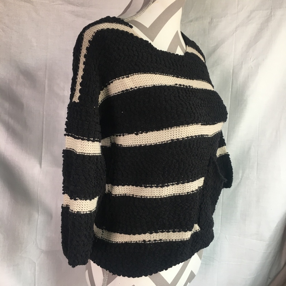 Rewind Womans Black Cream Striped Scoop Neck Sweater w/Front Pocket Sz XS